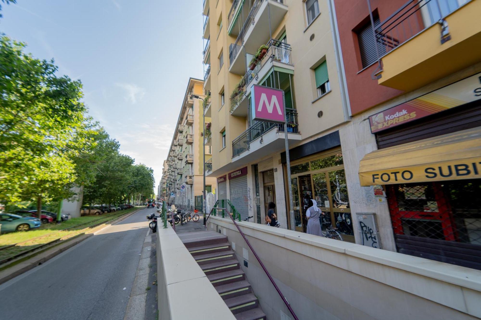Apartment Milan Near Metro-M5 Екстер'єр фото