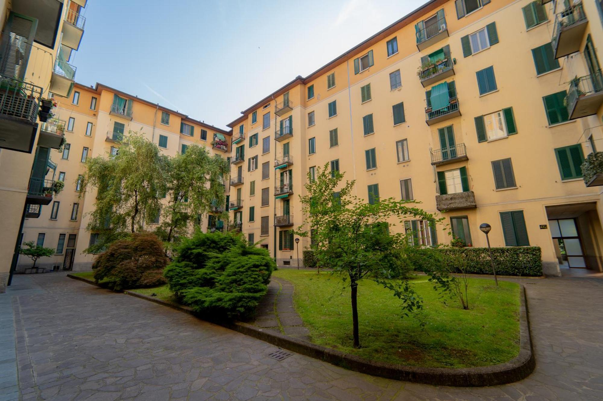 Apartment Milan Near Metro-M5 Екстер'єр фото