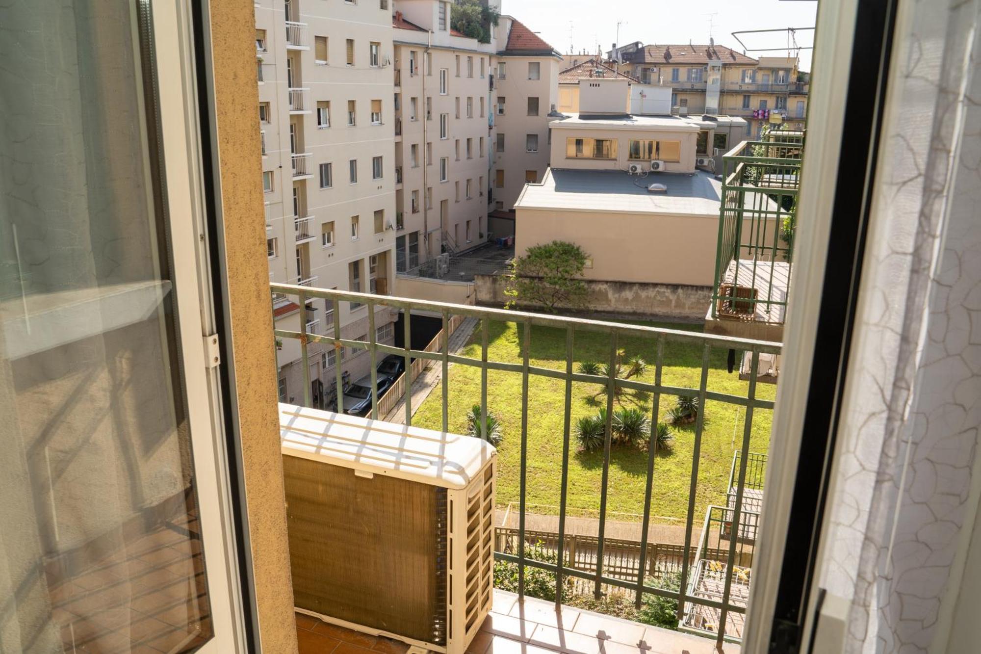 Apartment Milan Near Metro-M5 Екстер'єр фото